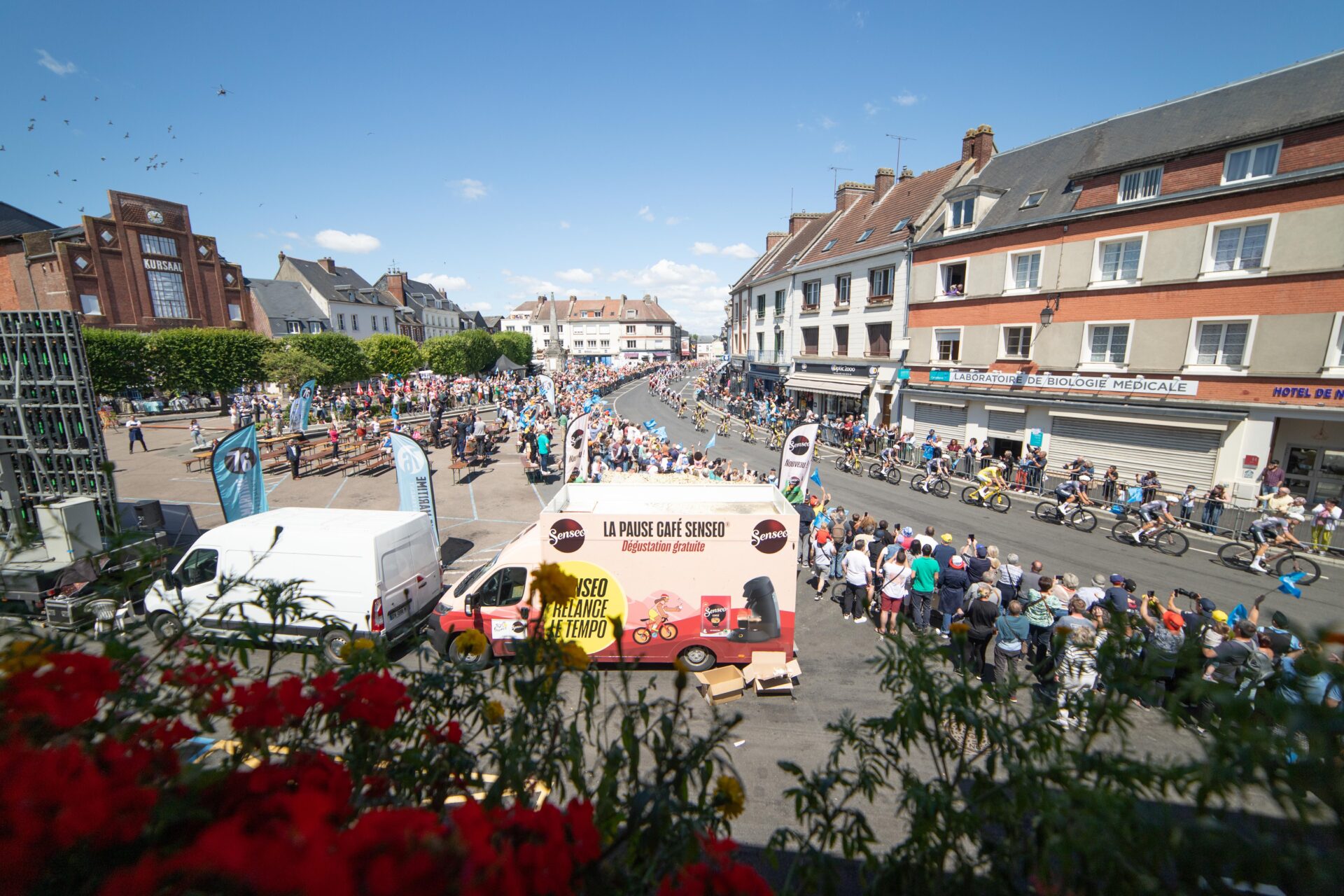 Place national de Gournay-en-Bray, jour du tour de France