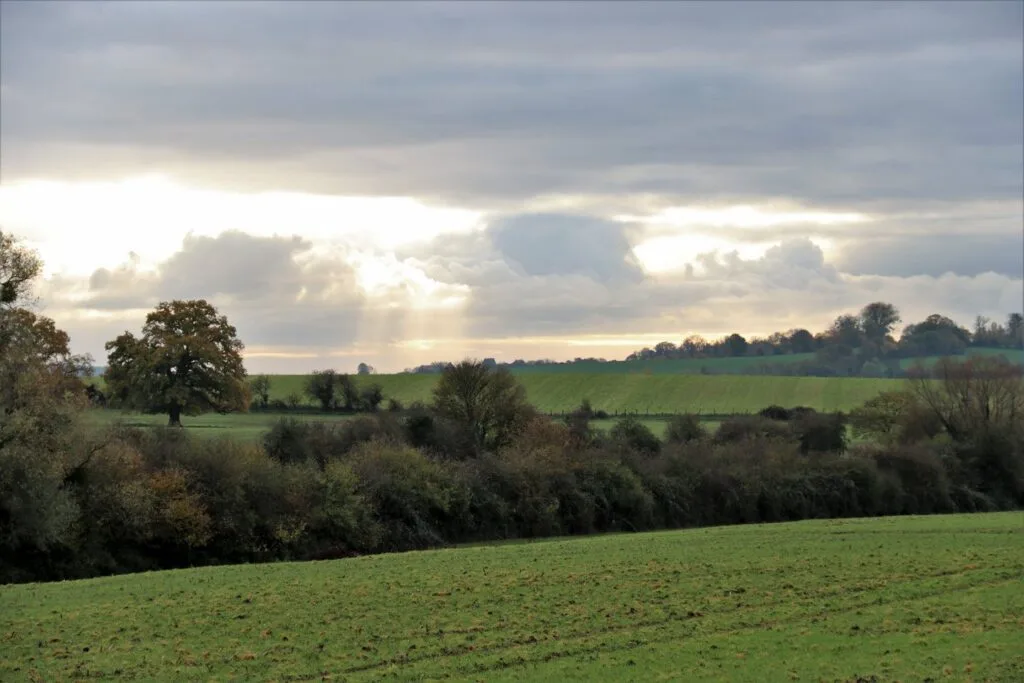 20 - Rayons sur Dampierre – Lumière perçant les nuages sur les plateaux