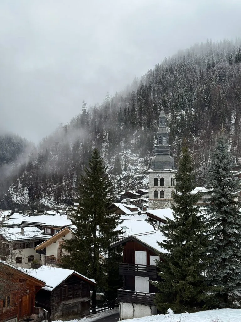 8 - Clocher des neiges – Église et toits enneigés